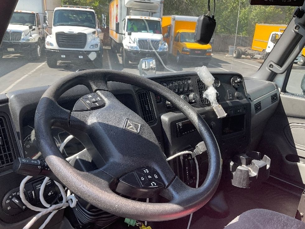 Medium Duty Box Truck-Light and Medium Duty Trucks-International-2020-MV607-Kent-WA-217,851\n\t\tmiles-$ 36,000 - Image 17