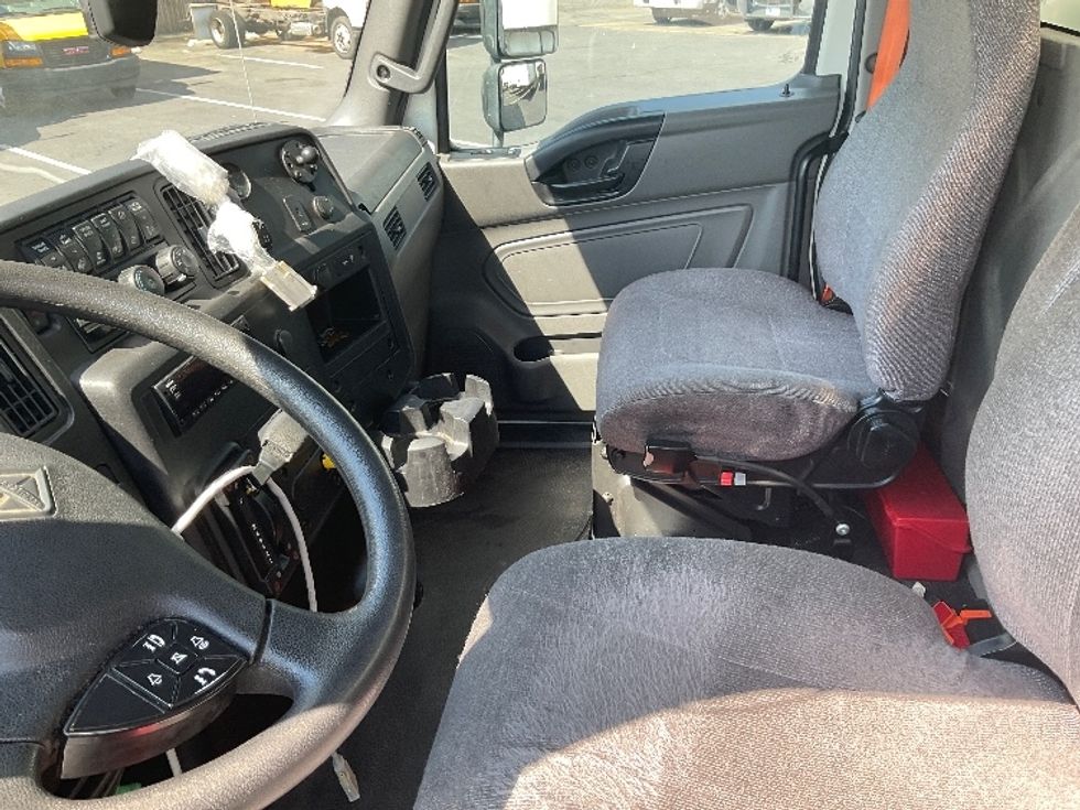 Medium Duty Box Truck-Light and Medium Duty Trucks-International-2020-MV607-Kent-WA-217,851\n\t\tmiles-$ 36,000 - Image 19