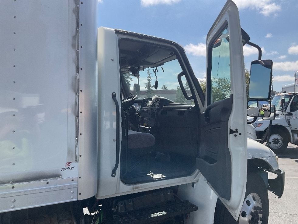 Medium Duty Box Truck-Light and Medium Duty Trucks-International-2020-MV607-Kent-WA-217,851\n\t\tmiles-$ 36,000 - Image 20