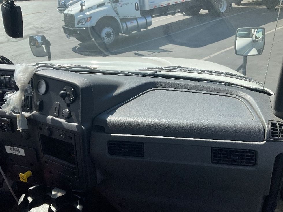 Medium Duty Box Truck-Light and Medium Duty Trucks-International-2020-MV607-Kent-WA-217,851\n\t\tmiles-$ 36,000 - Image 21