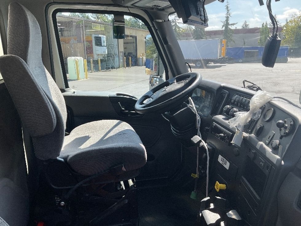 Medium Duty Box Truck-Light and Medium Duty Trucks-International-2020-MV607-Kent-WA-217,851\n\t\tmiles-$ 36,000 - Image 22