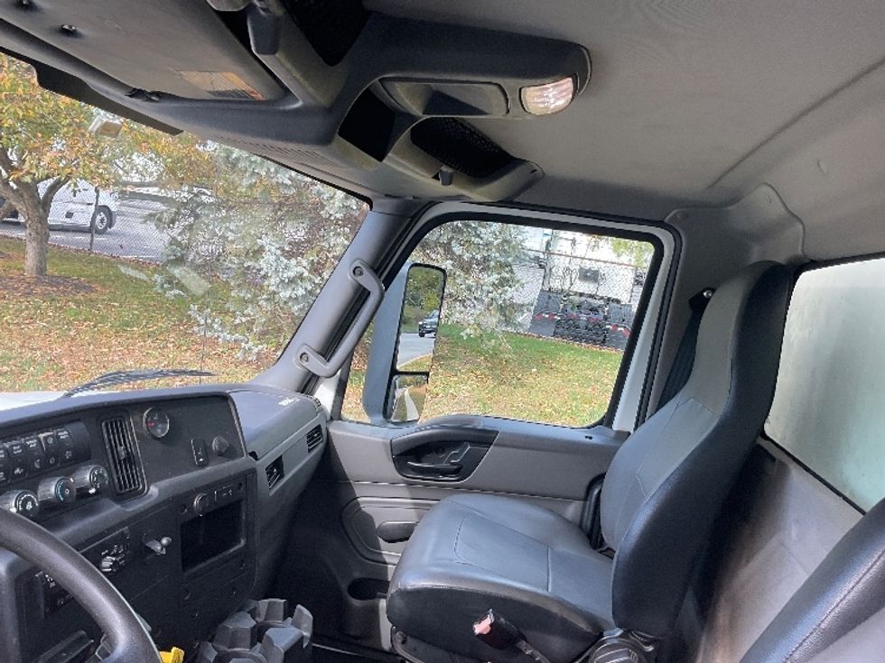 Medium Duty Box Truck-Light and Medium Duty Trucks-International-2020-MV607-King Of Prussia-PA-119,979\n\t\tmiles-$ 56,500 - Image 19