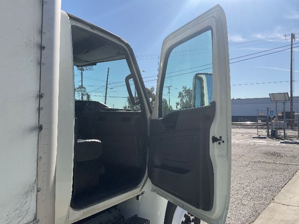 Medium Duty Box Truck-Light and Medium Duty Trucks-International-2020-MV607-La Mirada-CA-158,000\n\t\tmiles-$ 54,500 - Image 20
