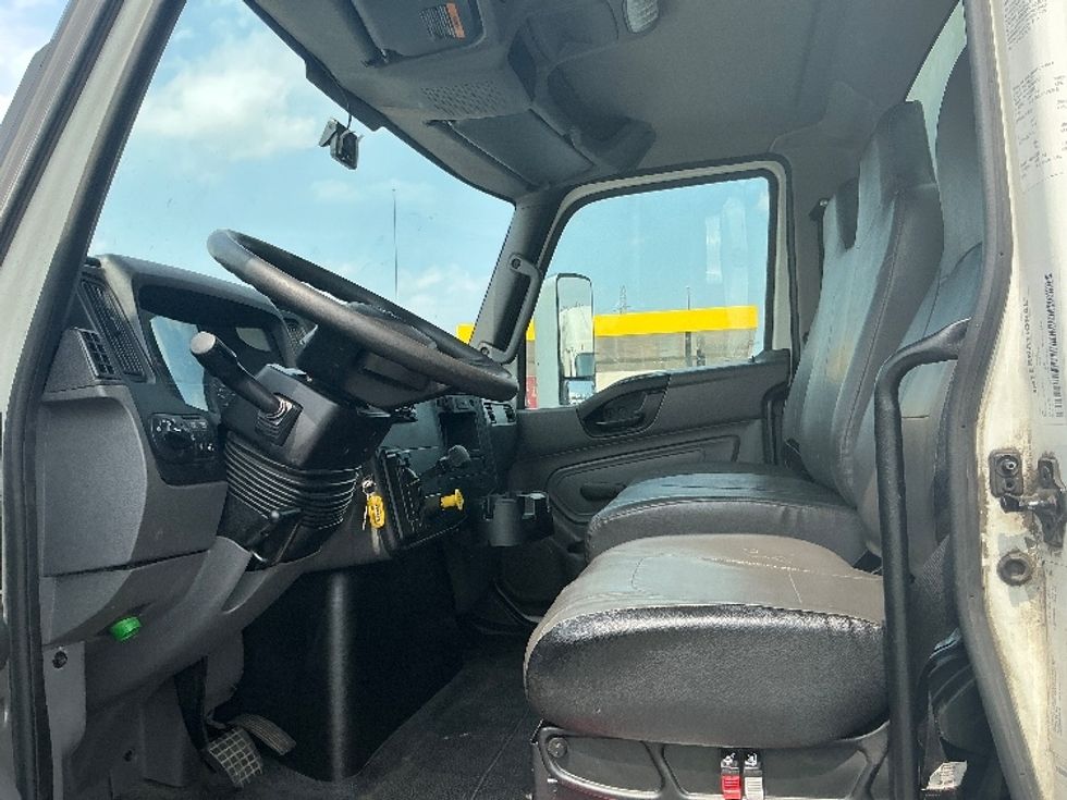Medium Duty Box Truck-Light and Medium Duty Trucks-International-2020-MV607-La Porte-IN-209,487\n\t\tmiles-$ 43,000 - Image 15