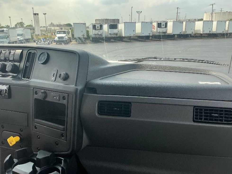 Medium Duty Box Truck-Light and Medium Duty Trucks-International-2020-MV607-La Porte-IN-209,487\n\t\tmiles-$ 43,000 - Image 18
