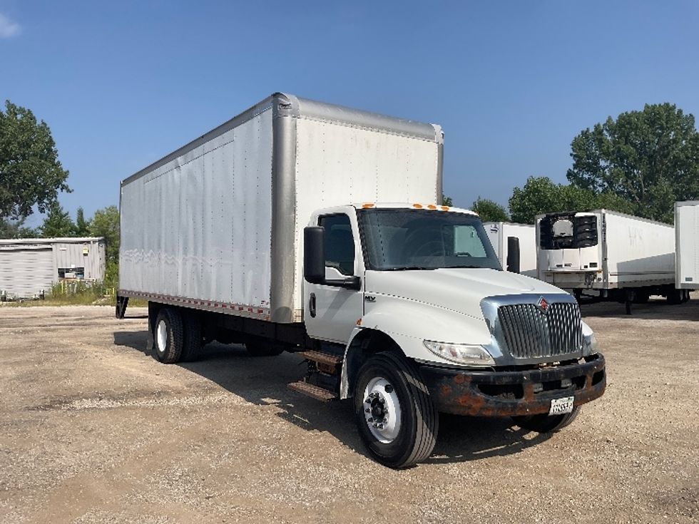 Medium Duty Box Truck-Light and Medium Duty Trucks-International-2020-MV607-La Porte-IN-270,540\n\t\tmiles-$ 31,750 - Image 1