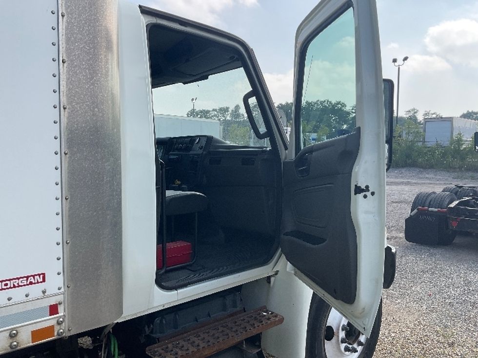 Medium Duty Box Truck-Light and Medium Duty Trucks-International-2020-MV607-La Porte-IN-270,540\n\t\tmiles-$ 31,750 - Image 19