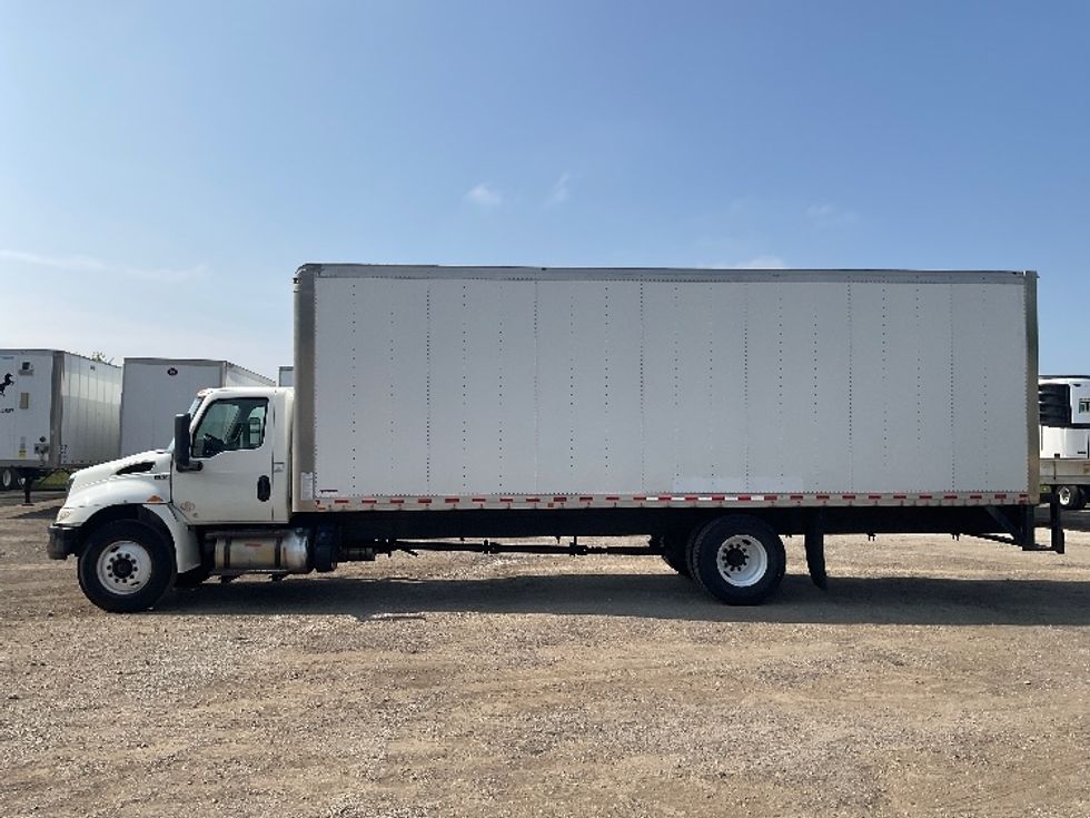 Medium Duty Box Truck-Light and Medium Duty Trucks-International-2020-MV607-La Porte-IN-270,540\n\t\tmiles-$ 31,750 - Image 4