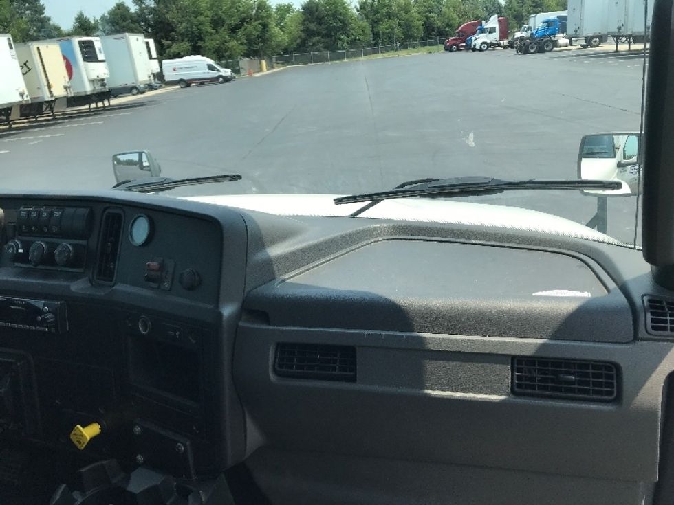 Medium Duty Box Truck-Light and Medium Duty Trucks-International-2020-MV607-Lancaster-PA-285,338\n\t\tmiles-$ 35,250 - Image 21