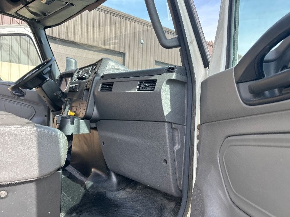 Medium Duty Box Truck-Light and Medium Duty Trucks-International-2020-MV607-Lansing-MI-122,471\n\t\tmiles-$ 50,500 - Image 18