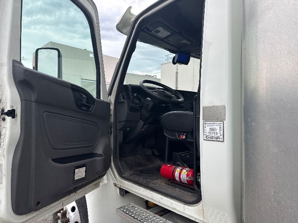 Medium Duty Box Truck-Light and Medium Duty Trucks-International-2020-MV607-Lansing-MI-130,316\n\t\tmiles-$ 60,750 - Image 16