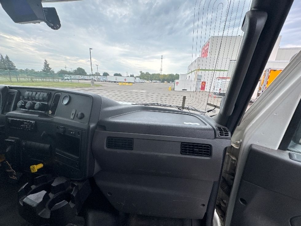 Medium Duty Box Truck-Light and Medium Duty Trucks-International-2020-MV607-Lansing-MI-130,316\n\t\tmiles-$ 60,750 - Image 21