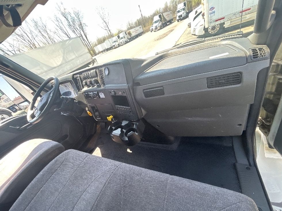 Medium Duty Box Truck-Light and Medium Duty Trucks-International-2020-MV607-Lansing-MI-132,586\n\t\tmiles-$ 56,500 - Image 21