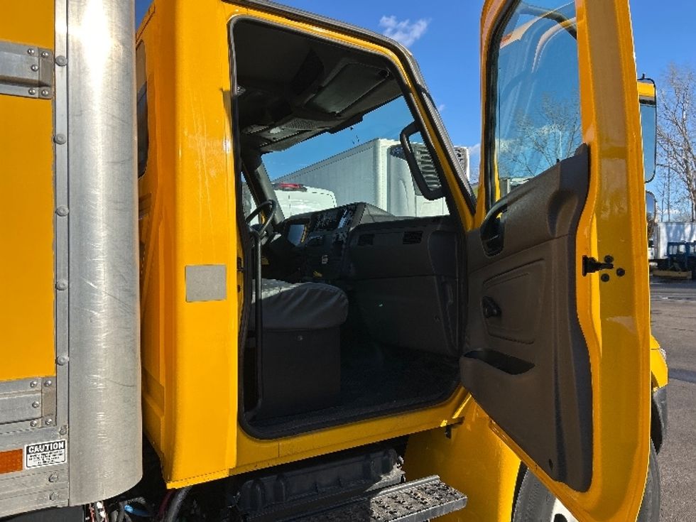 Medium Duty Box Truck-Light and Medium Duty Trucks-International-2020-MV607-Lansing-MI-136,062\n\t\tmiles-$ 52,250 - Image 19