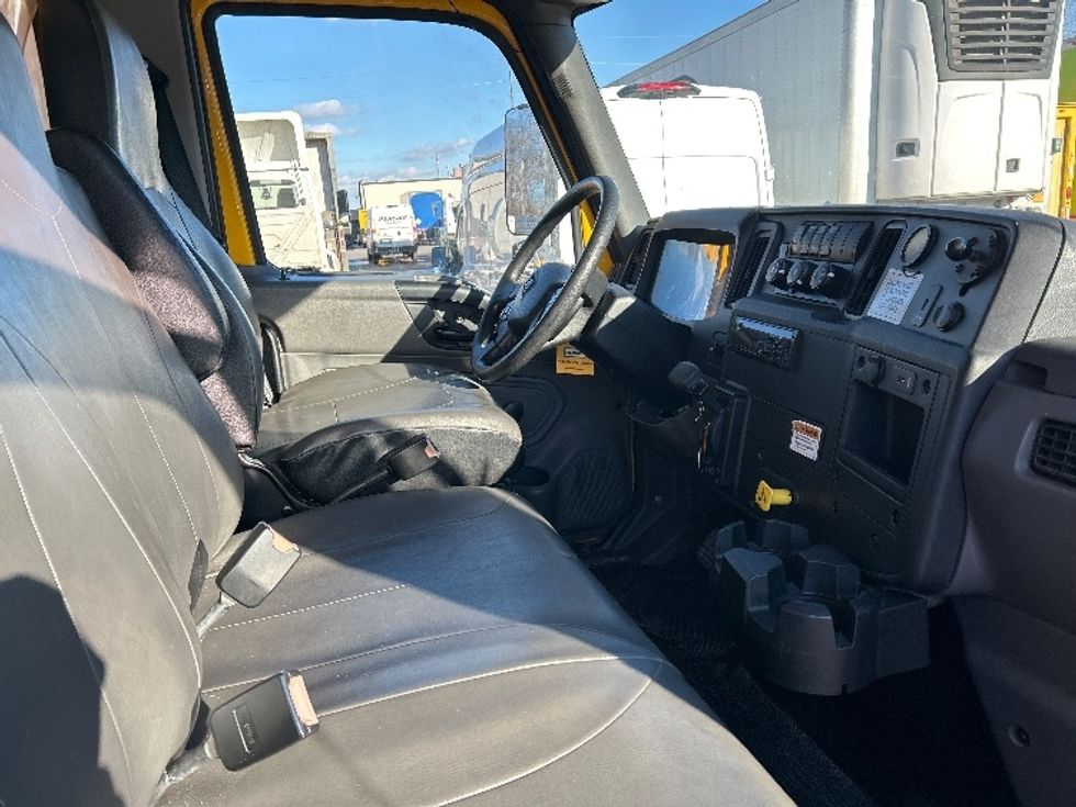 Medium Duty Box Truck-Light and Medium Duty Trucks-International-2020-MV607-Lansing-MI-136,062\n\t\tmiles-$ 52,250 - Image 21