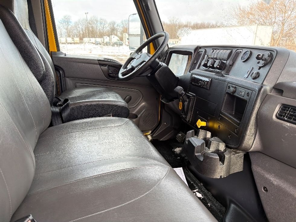 Medium Duty Box Truck-Light and Medium Duty Trucks-International-2020-MV607-Lansing-MI-160,149\n\t\tmiles-$ 33,750 - Image 22