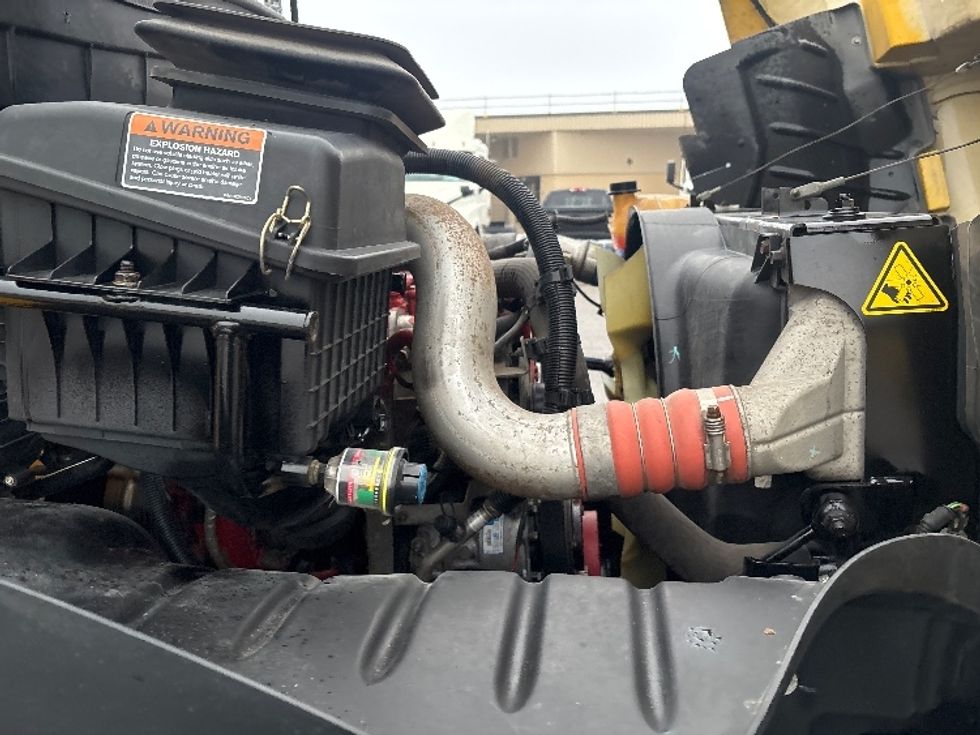 Medium Duty Box Truck-Light and Medium Duty Trucks-International-2020-MV607-Lansing-MI-160,149\n\t\tmiles-$ 33,750 - Image 23