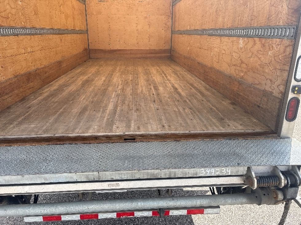 Medium Duty Box Truck-Light and Medium Duty Trucks-International-2020-MV607-Lansing-MI-176,179\n\t\tmiles-$ 40,500 - Image 10