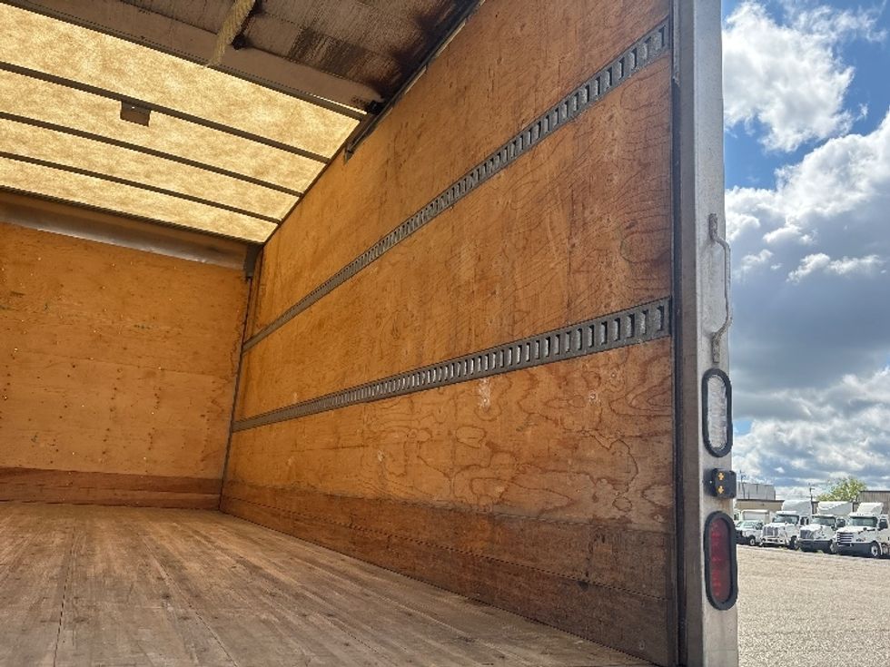 Medium Duty Box Truck-Light and Medium Duty Trucks-International-2020-MV607-Lansing-MI-176,179\n\t\tmiles-$ 40,500 - Image 12