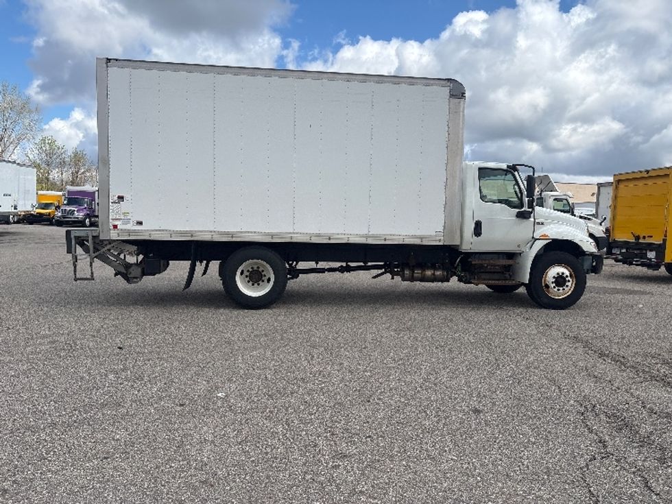 Medium Duty Box Truck-Light and Medium Duty Trucks-International-2020-MV607-Lansing-MI-176,179\n\t\tmiles-$ 40,500 - Image 15