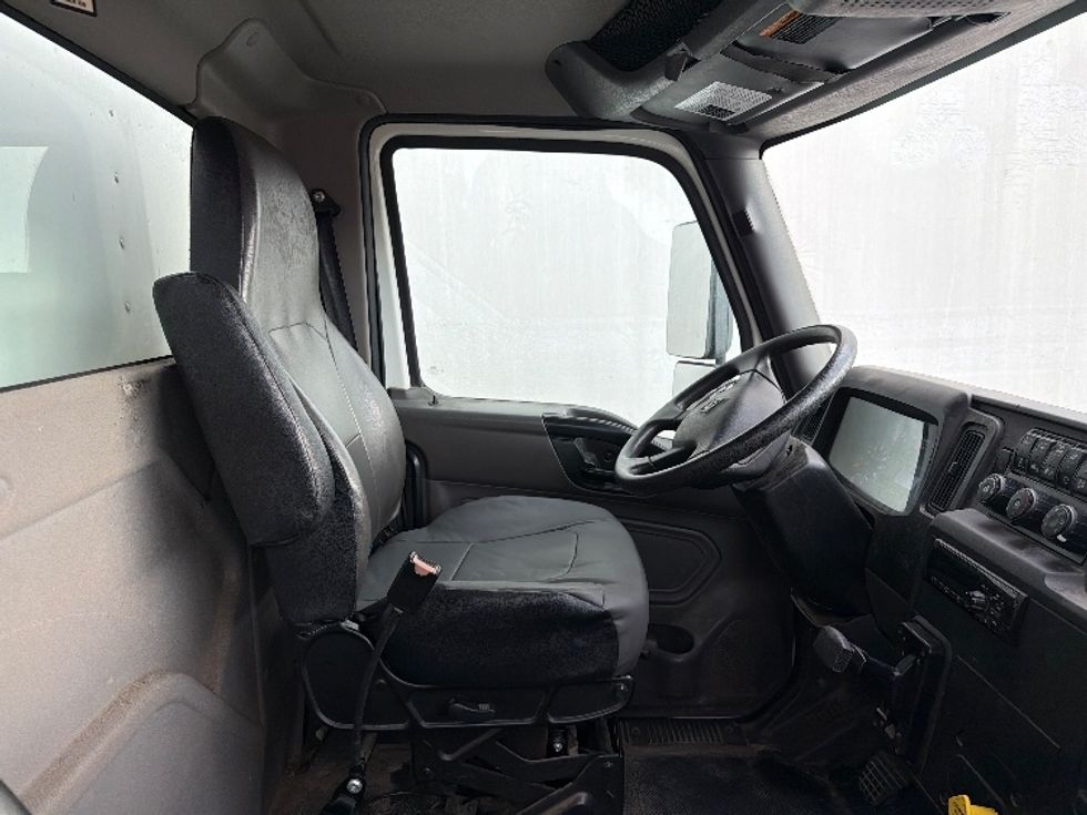 Medium Duty Box Truck-Light and Medium Duty Trucks-International-2020-MV607-Lansing-MI-176,179\n\t\tmiles-$ 40,500 - Image 22