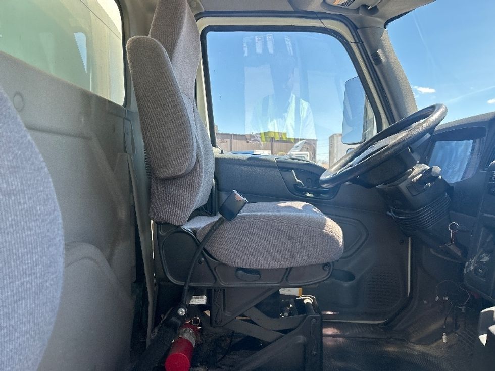 Medium Duty Box Truck-Light and Medium Duty Trucks-International-2020-MV607-Lansing-MI-189,093\n\t\tmiles-$ 33,750 - Image 22