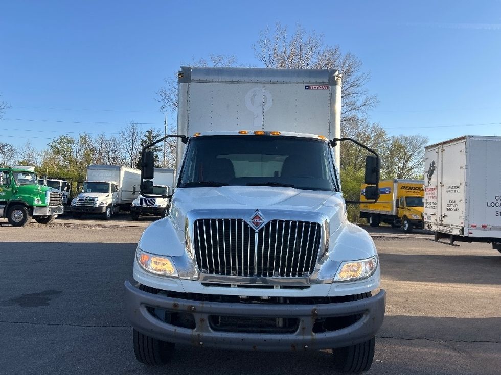 Medium Duty Box Truck-Light and Medium Duty Trucks-International-2020-MV607-Lansing-MI-219,496\n\t\tmiles-$ 25,250 - Image 2
