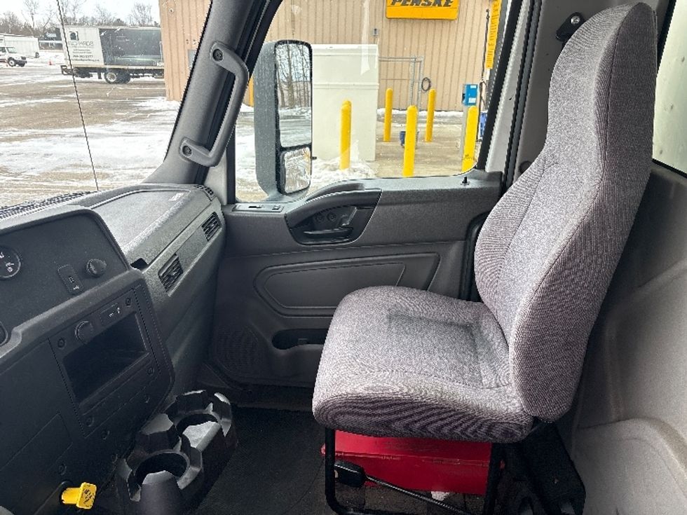 Medium Duty Box Truck-Light and Medium Duty Trucks-International-2020-MV607-Lansing-MI-231,920\n\t\tmiles-$ 33,250 - Image 19