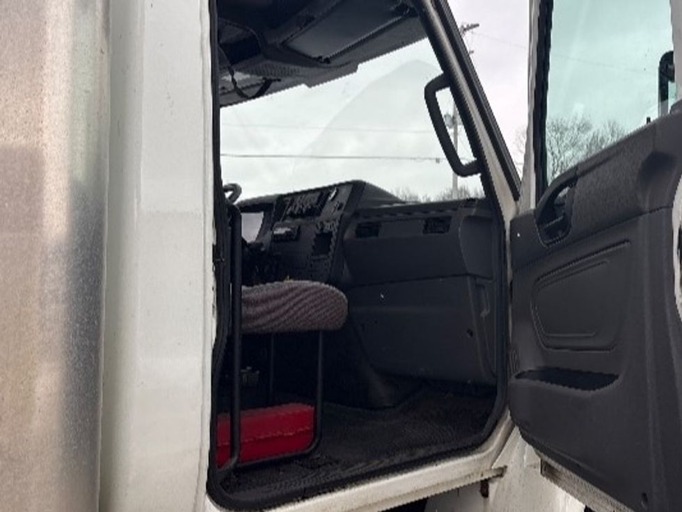 Medium Duty Box Truck-Light and Medium Duty Trucks-International-2020-MV607-Lansing-MI-231,920\n\t\tmiles-$ 33,250 - Image 20