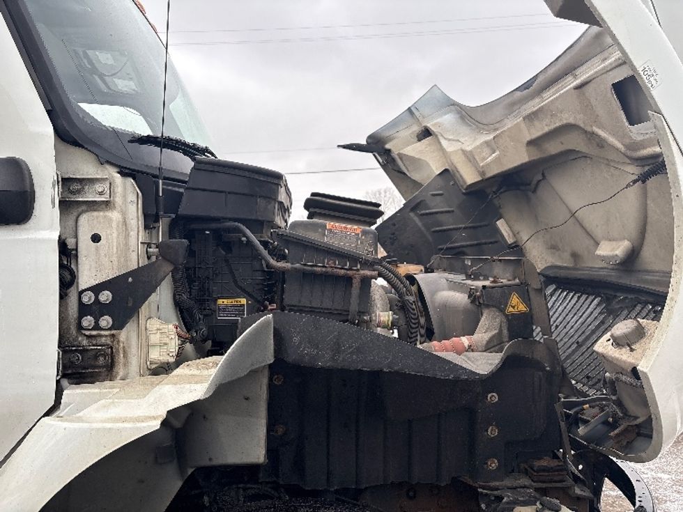 Medium Duty Box Truck-Light and Medium Duty Trucks-International-2020-MV607-Lansing-MI-231,920\n\t\tmiles-$ 33,250 - Image 23