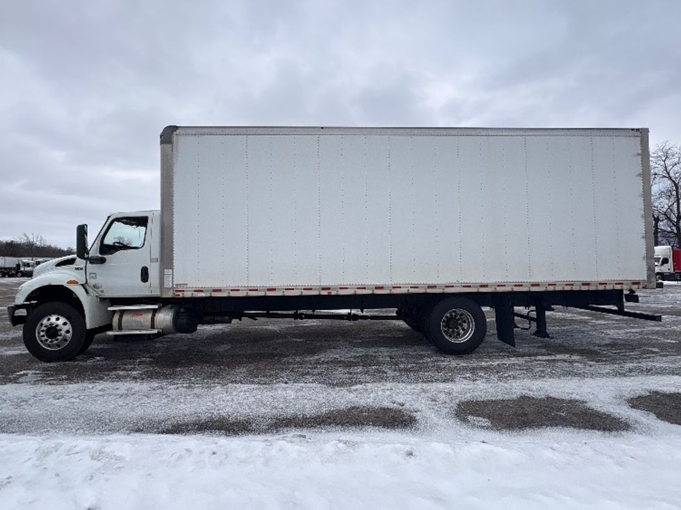 Medium Duty Box Truck-Light and Medium Duty Trucks-International-2020-MV607-Lansing-MI-231,920\n\t\tmiles-$ 33,250 - Image 4