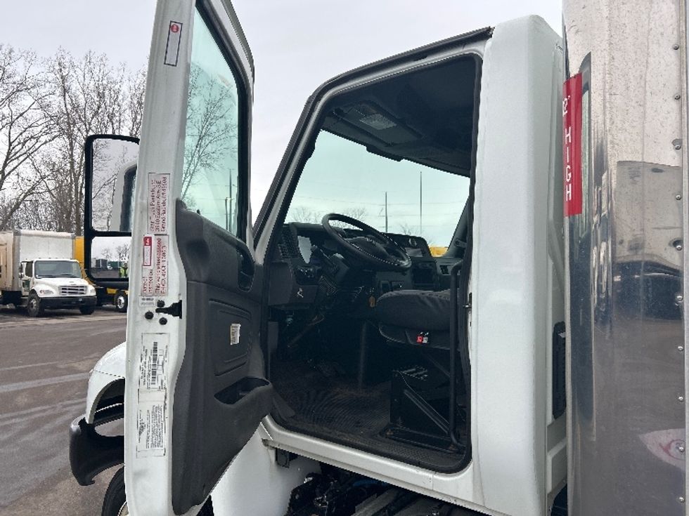 Medium Duty Box Truck-Light and Medium Duty Trucks-International-2020-MV607-Lansing-MI-278,900\n\t\tmiles-$ 23,250 - Image 15