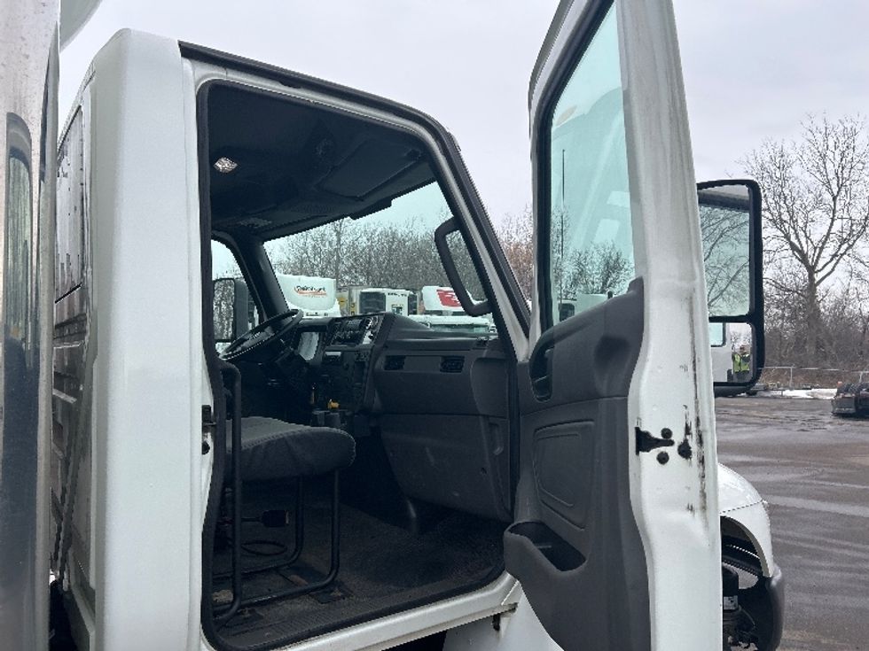 Medium Duty Box Truck-Light and Medium Duty Trucks-International-2020-MV607-Lansing-MI-278,900\n\t\tmiles-$ 23,250 - Image 19