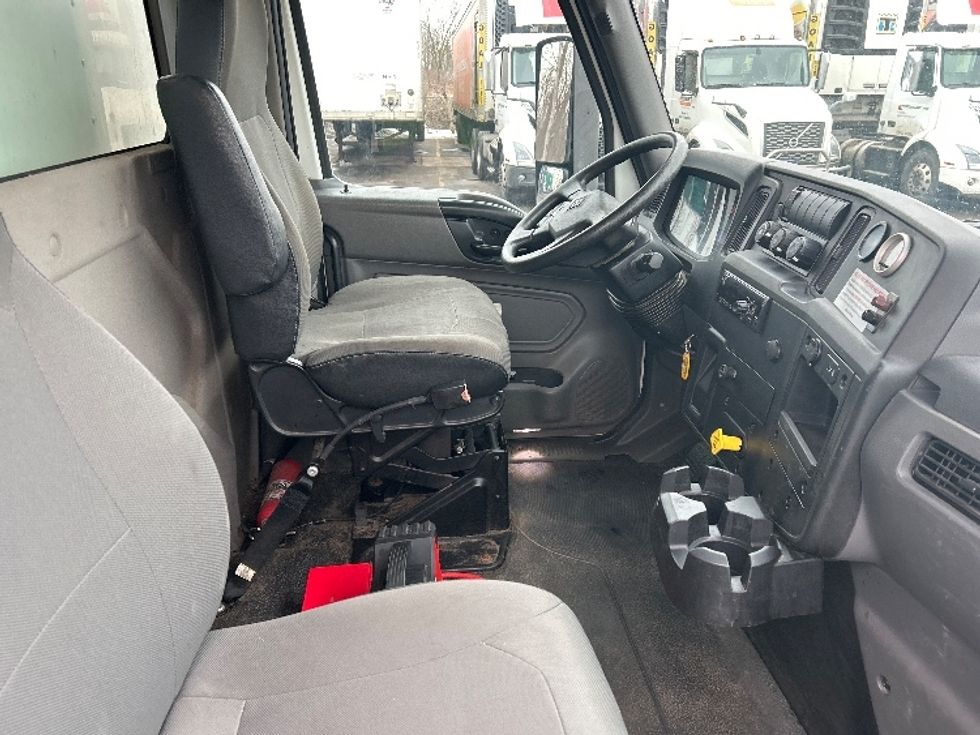 Medium Duty Box Truck-Light and Medium Duty Trucks-International-2020-MV607-Lansing-MI-278,900\n\t\tmiles-$ 23,250 - Image 21