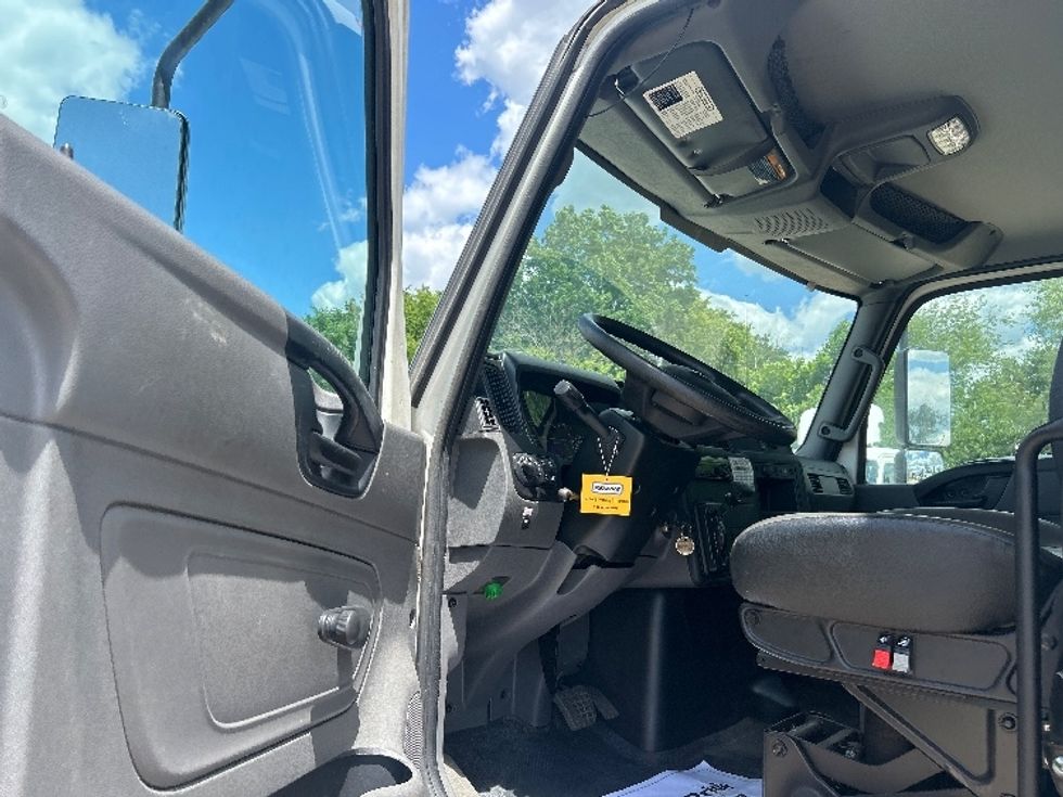 Medium Duty Box Truck-Light and Medium Duty Trucks-International-2020-MV607-Lansing-MI-31,018\n\t\tmiles-$ 62,250 - Image 16