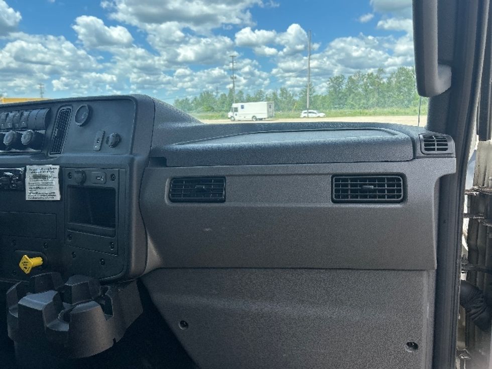 Medium Duty Box Truck-Light and Medium Duty Trucks-International-2020-MV607-Lansing-MI-31,018\n\t\tmiles-$ 62,250 - Image 21