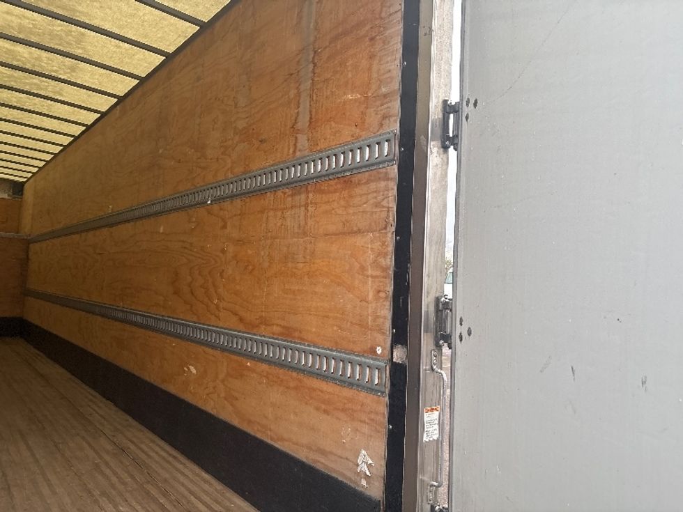 Medium Duty Box Truck-Light and Medium Duty Trucks-International-2020-MV607-Lansing-MI-313,324\n\t\tmiles-$ 29,250 - Image 12