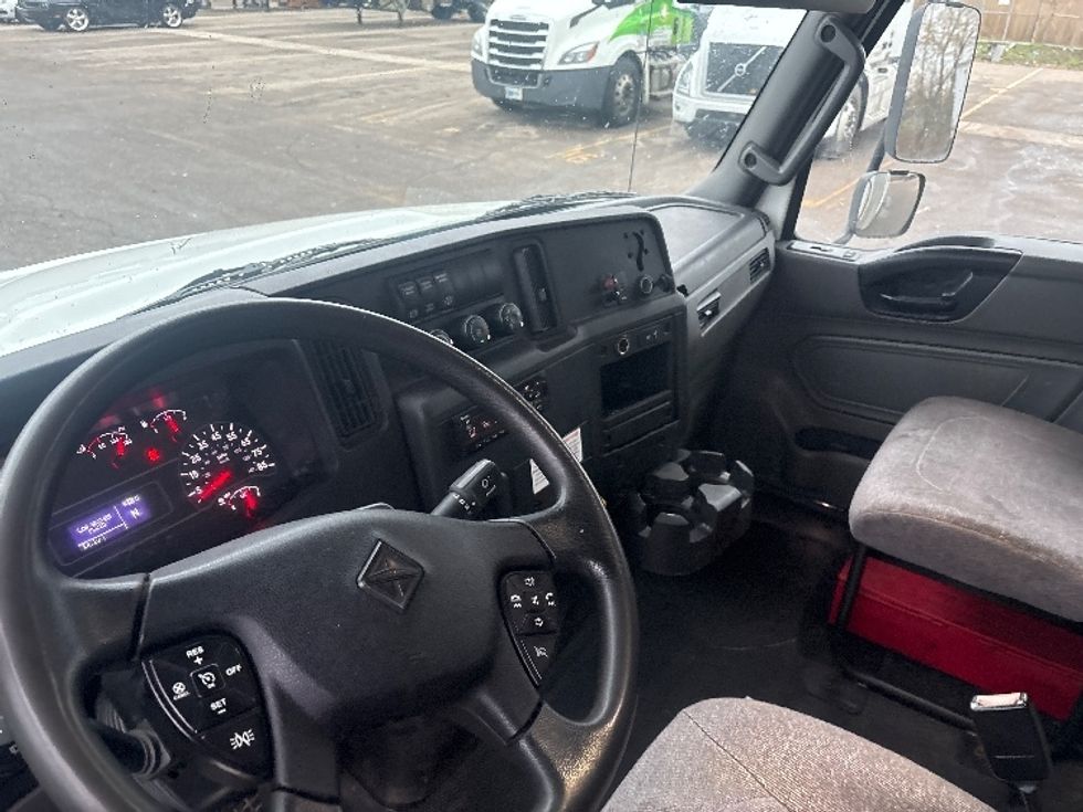 Medium Duty Box Truck-Light and Medium Duty Trucks-International-2020-MV607-Lansing-MI-313,324\n\t\tmiles-$ 29,250 - Image 17