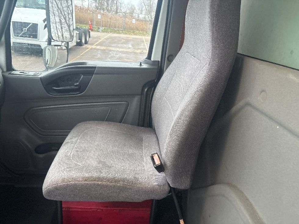 Medium Duty Box Truck-Light and Medium Duty Trucks-International-2020-MV607-Lansing-MI-313,324\n\t\tmiles-$ 29,250 - Image 19