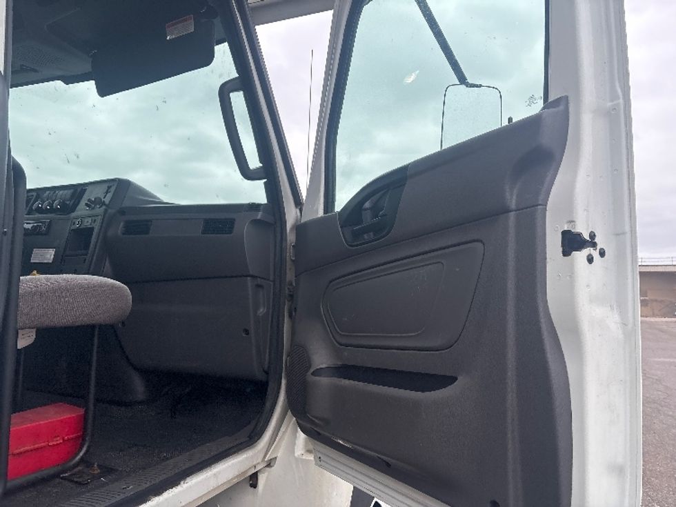 Medium Duty Box Truck-Light and Medium Duty Trucks-International-2020-MV607-Lansing-MI-313,324\n\t\tmiles-$ 29,250 - Image 20