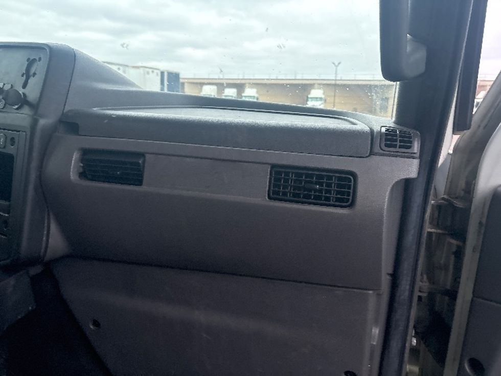 Medium Duty Box Truck-Light and Medium Duty Trucks-International-2020-MV607-Lansing-MI-313,324\n\t\tmiles-$ 29,250 - Image 21