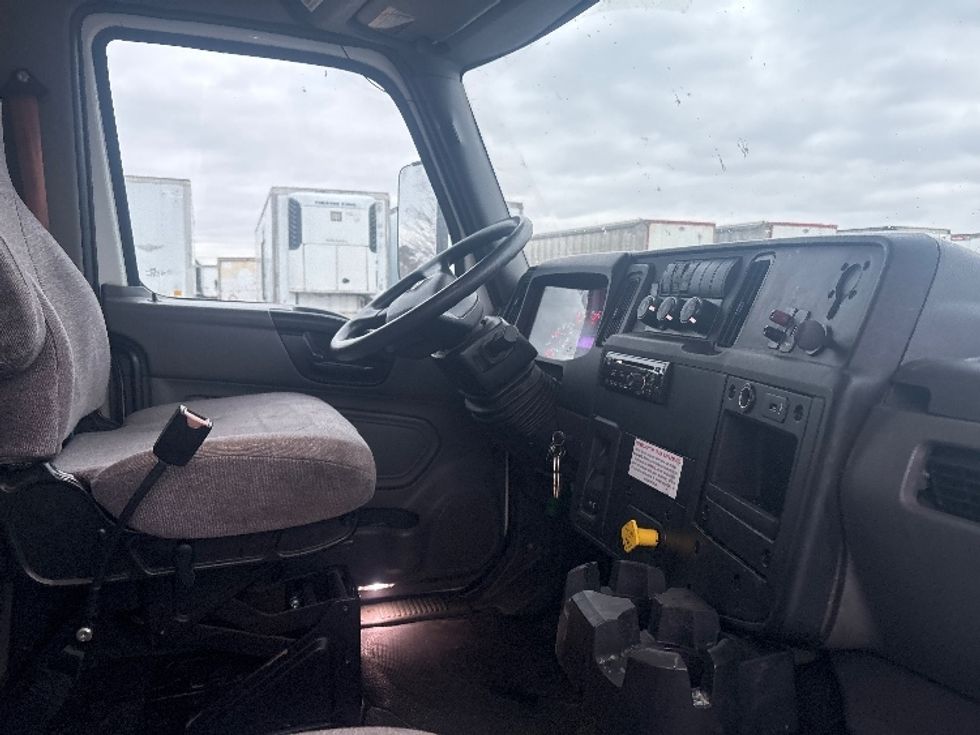 Medium Duty Box Truck-Light and Medium Duty Trucks-International-2020-MV607-Lansing-MI-313,324\n\t\tmiles-$ 29,250 - Image 22