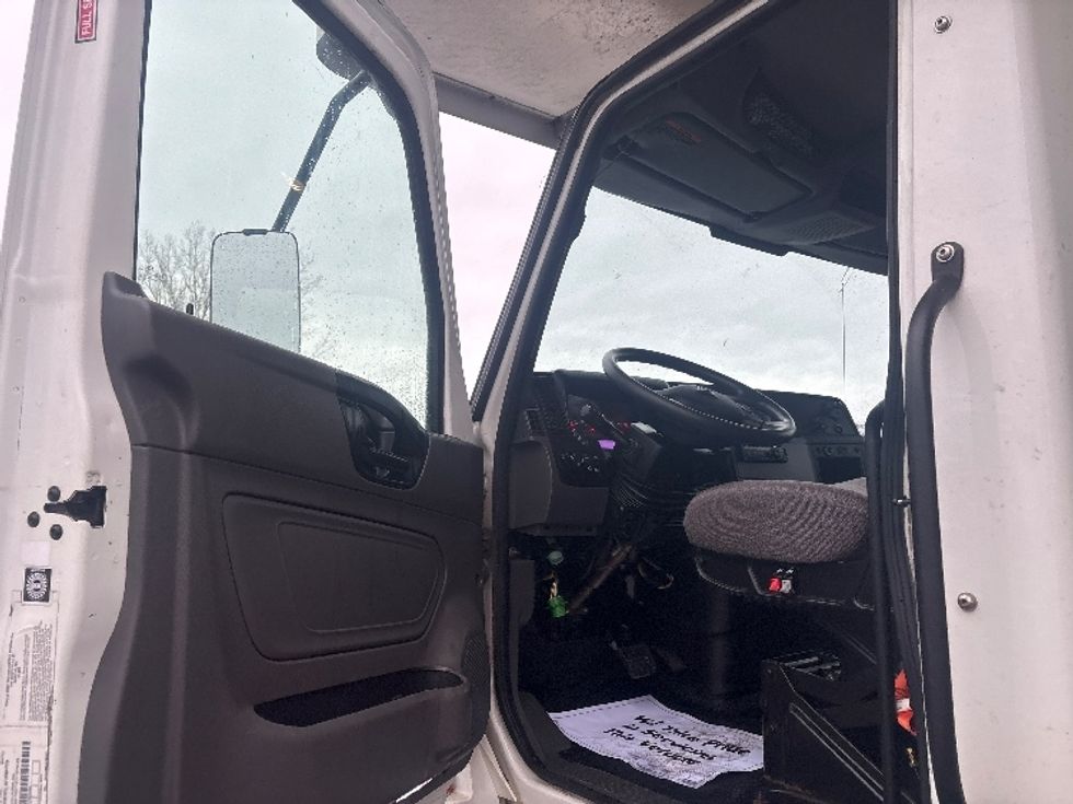 Medium Duty Box Truck-Light and Medium Duty Trucks-International-2020-MV607-Lansing-MI-337,803\n\t\tmiles-$ 25,500 - Image 15