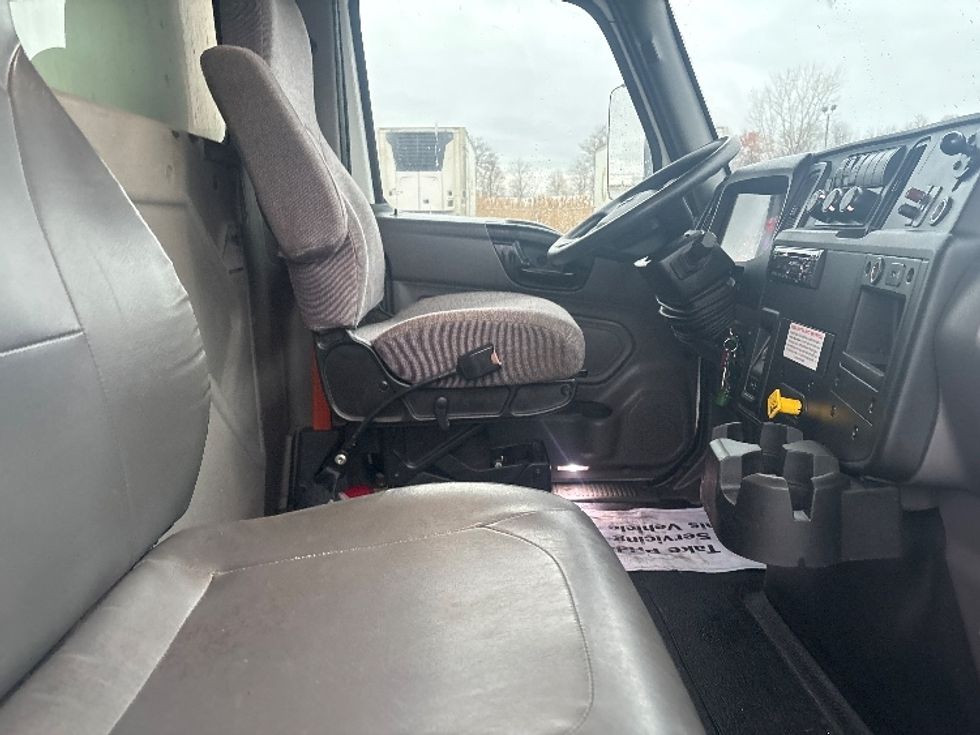 Medium Duty Box Truck-Light and Medium Duty Trucks-International-2020-MV607-Lansing-MI-337,803\n\t\tmiles-$ 25,500 - Image 21