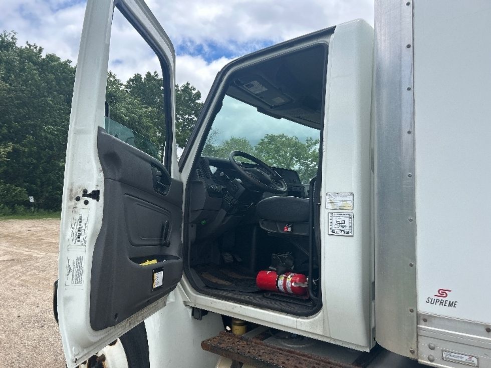 Medium Duty Box Truck-Light and Medium Duty Trucks-International-2020-MV607-Lansing-MI-98,000\n\t\tmiles-$ 48,750 - Image 16