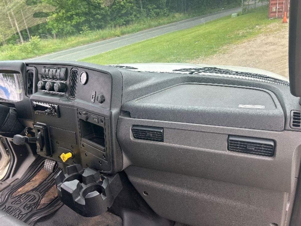 Medium Duty Box Truck-Light and Medium Duty Trucks-International-2020-MV607-Lansing-MI-98,000\n\t\tmiles-$ 48,750 - Image 21