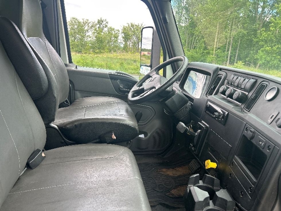Medium Duty Box Truck-Light and Medium Duty Trucks-International-2020-MV607-Lansing-MI-98,000\n\t\tmiles-$ 48,750 - Image 22