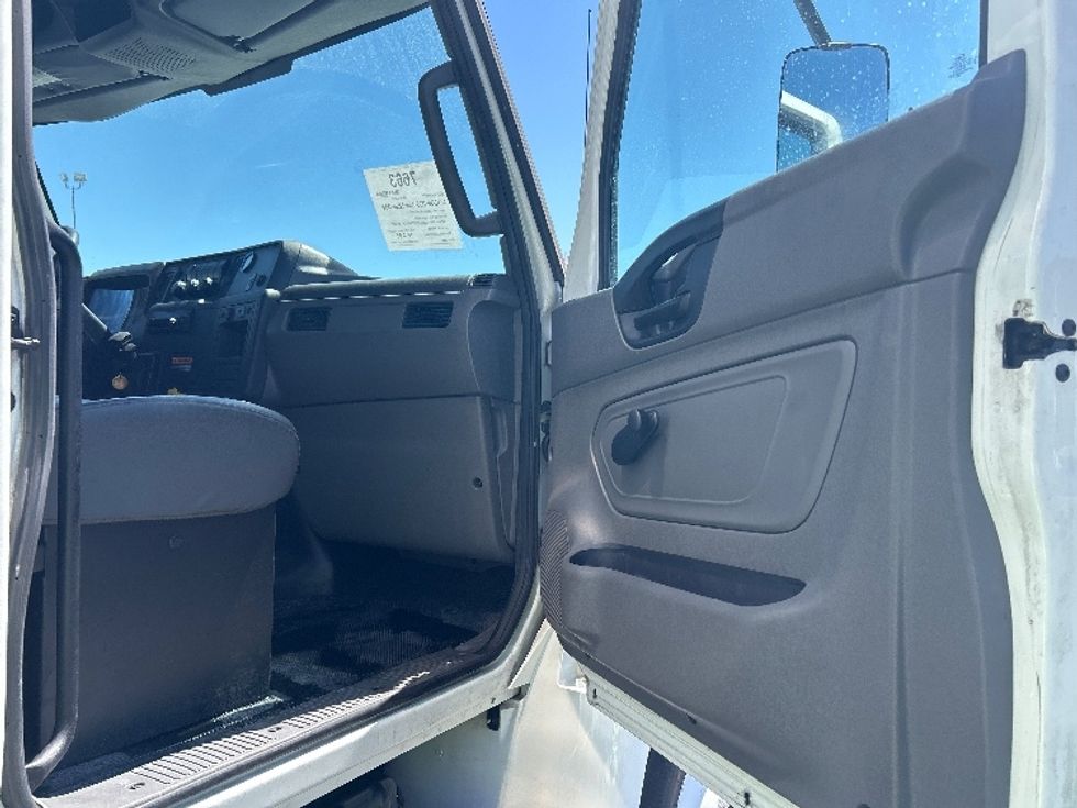 Medium Duty Box Truck-Light and Medium Duty Trucks-International-2020-MV607-Las Vegas-NV-123,103\n\t\tmiles-$ 51,750 - Image 20