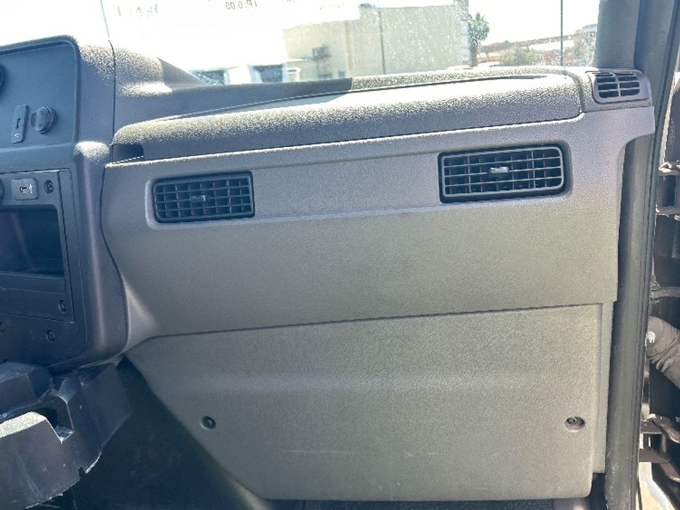 Medium Duty Box Truck-Light and Medium Duty Trucks-International-2020-MV607-Las Vegas-NV-123,103\n\t\tmiles-$ 51,750 - Image 21