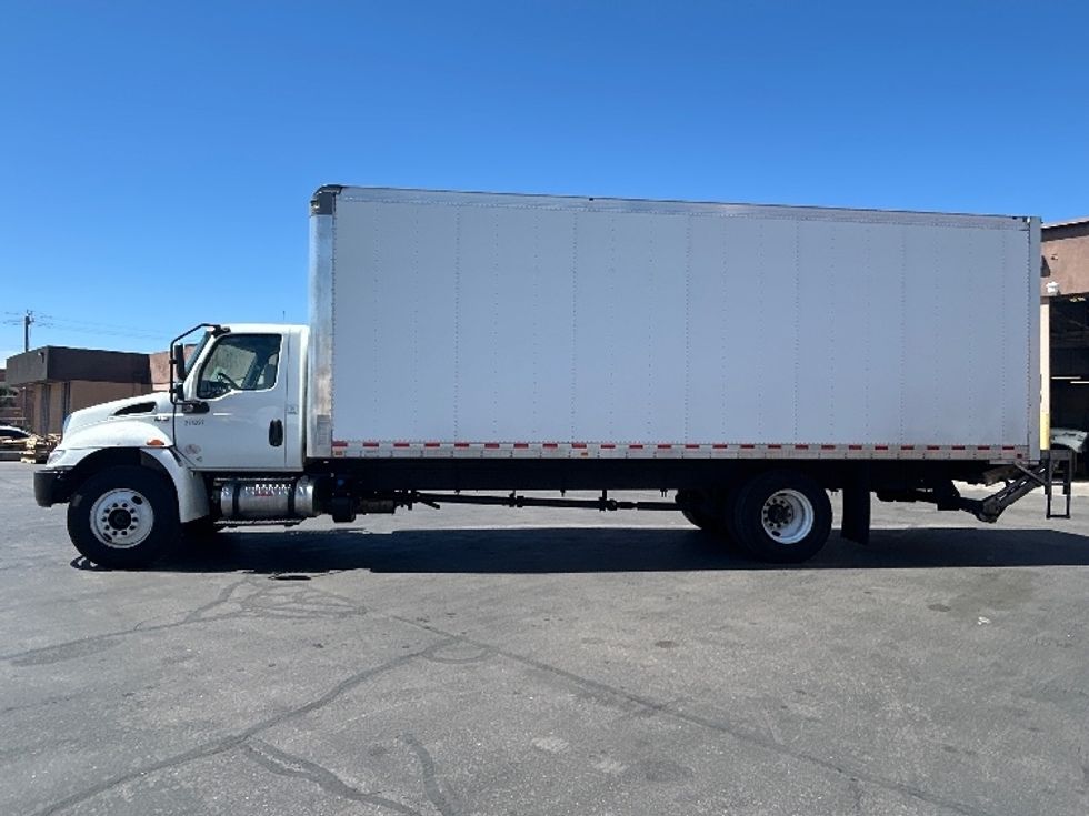 Medium Duty Box Truck-Light and Medium Duty Trucks-International-2020-MV607-Las Vegas-NV-123,103\n\t\tmiles-$ 51,750 - Image 4